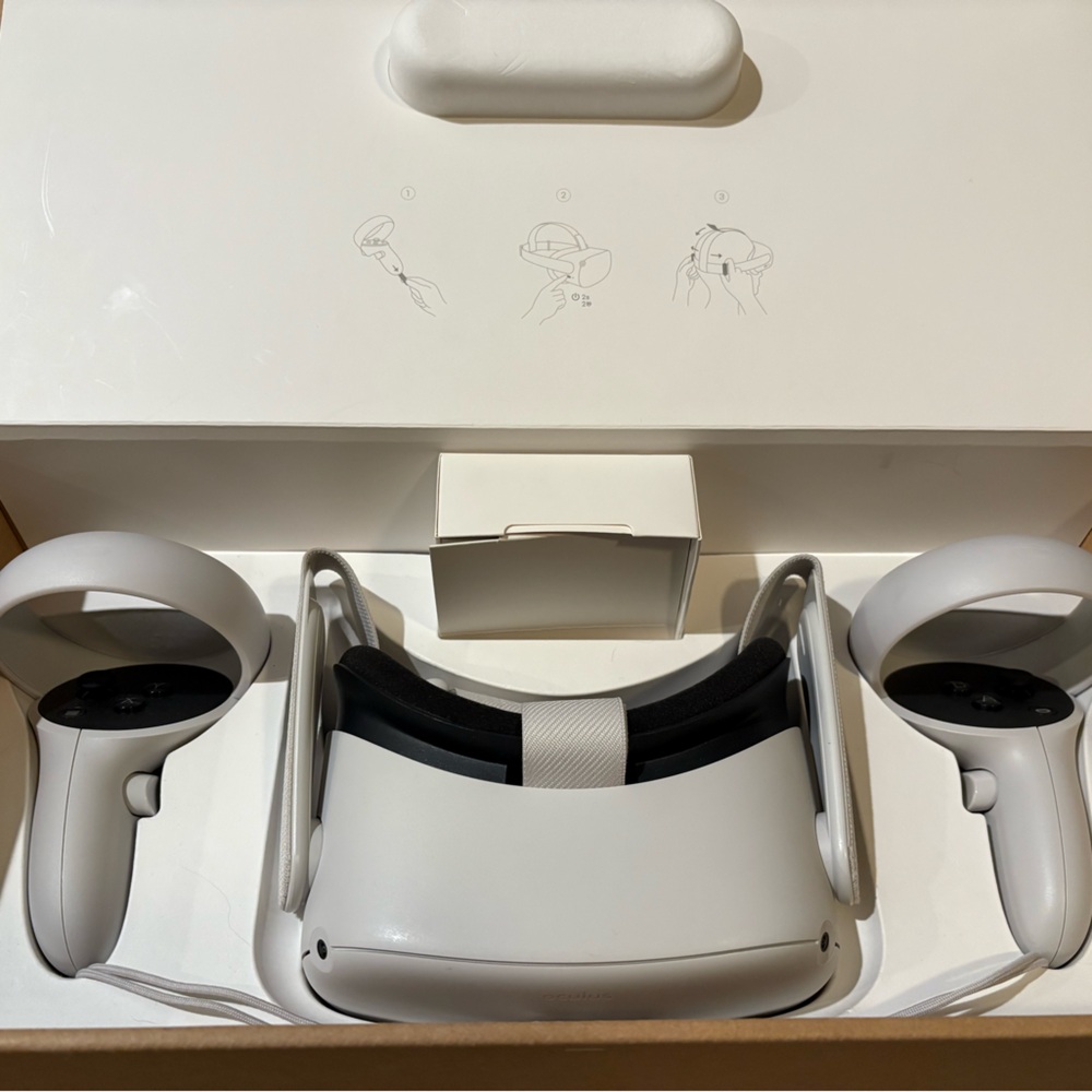 Oculus Quest 2 - VR Headset and Controllers Set - White; 128 GB